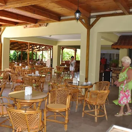 Hotell Larissa 4*