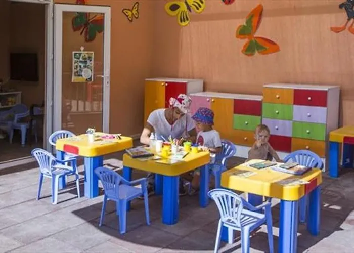 Larissa מלון קמר