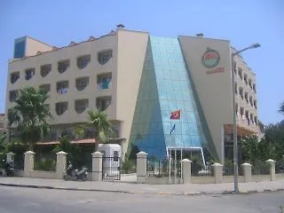 Larissa קמר